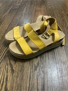Women’s Yellow Strappy Platform Sandals with Buckle